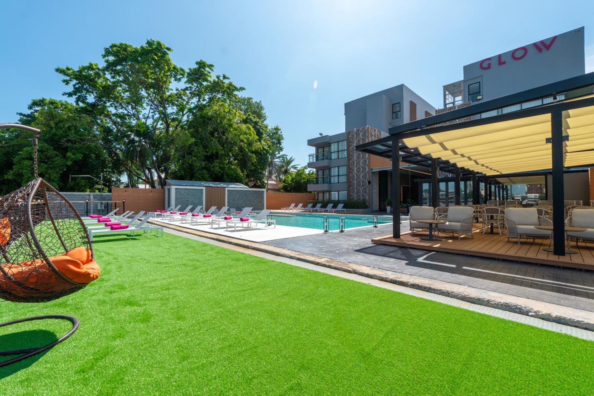 Glow Bangkok Riverside Екстериор снимка