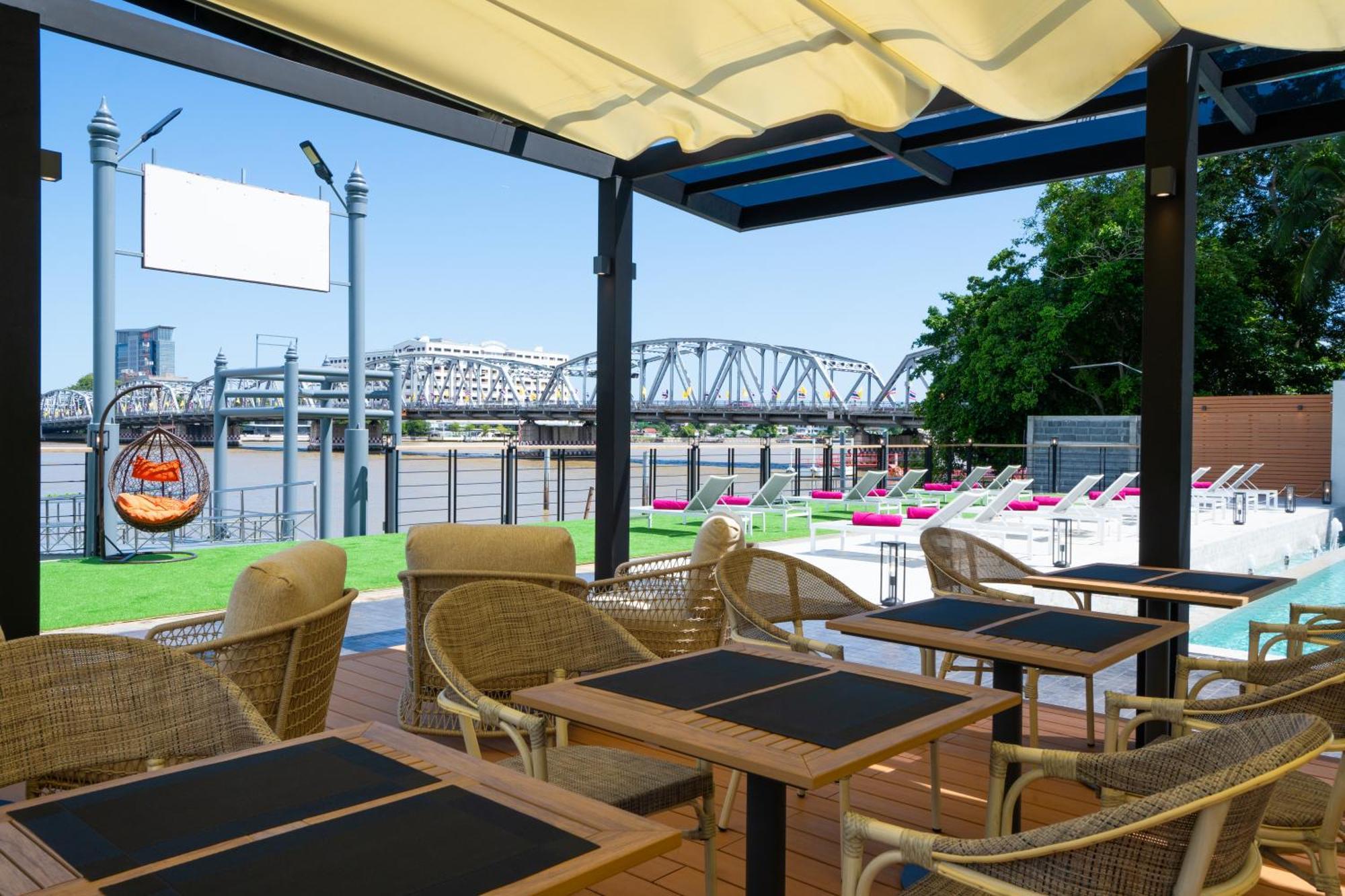 Glow Bangkok Riverside Екстериор снимка